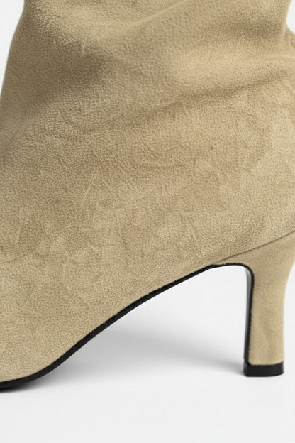 Caurelle | Women’s Round-Toe Knee-High Boots – Winter Street Elegance